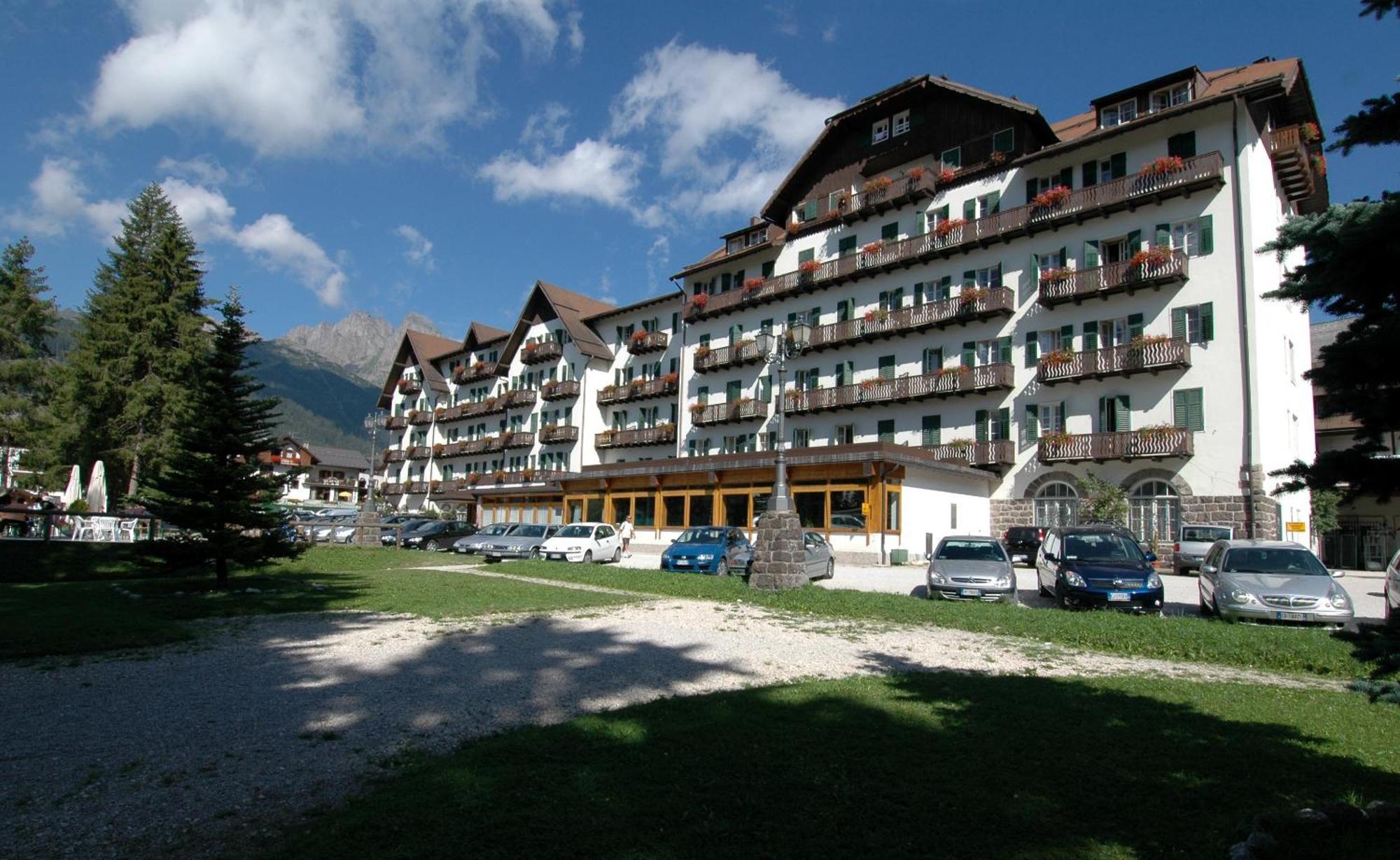 Th San Martino - Majestic Dolomiti Hotel San Martino Di Castrozza Exterior photo